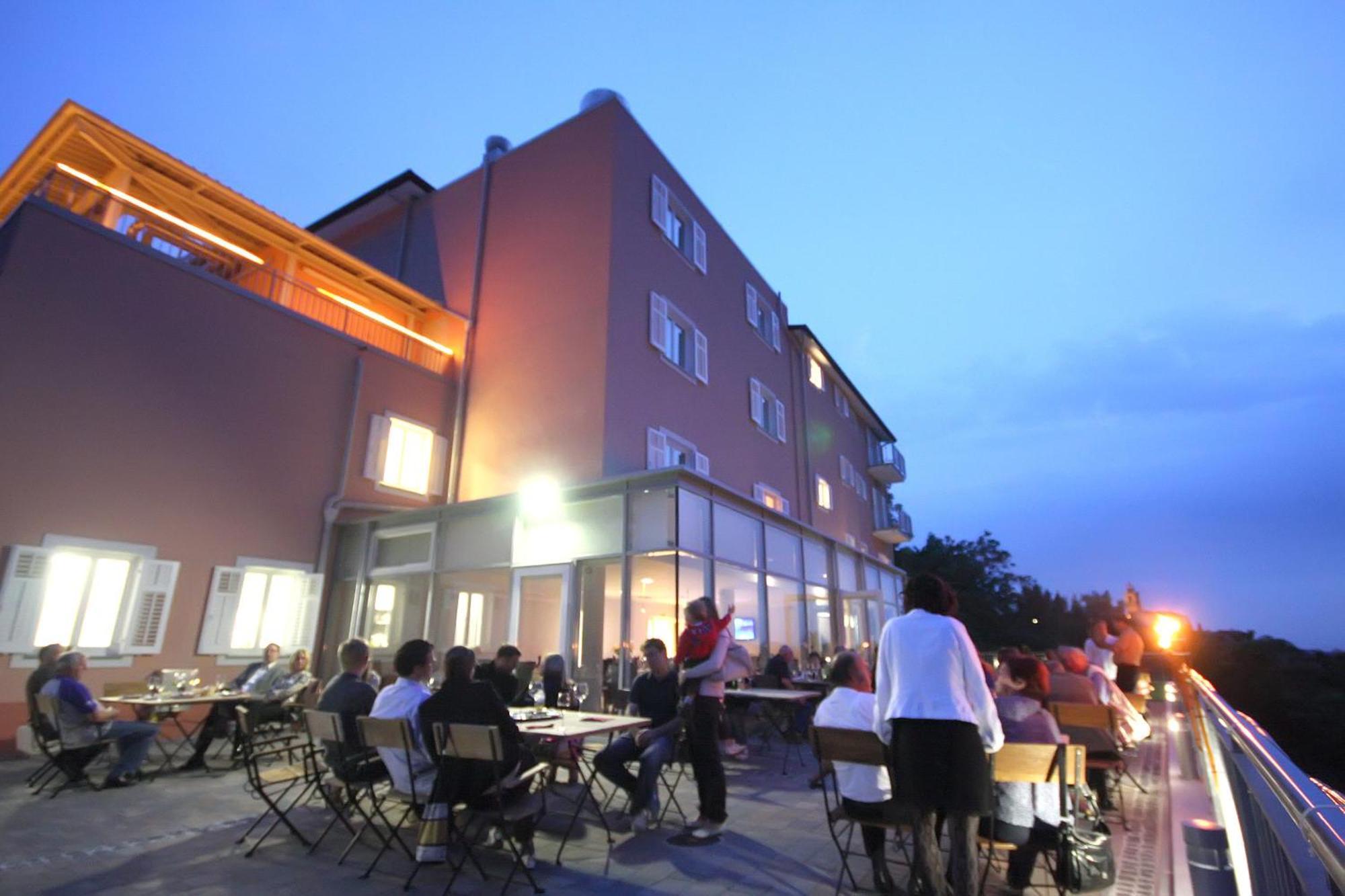 Hotel Kozana Доброво Екстериор снимка